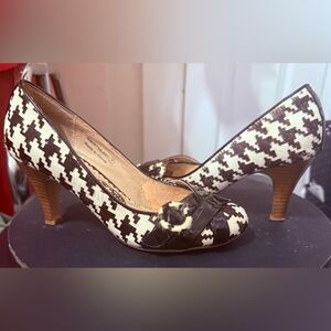 Naughty Monkey Black and White Houndstooth Heels